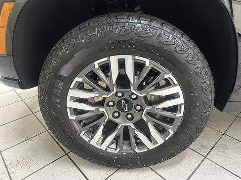 Certified 2025 Chevrolet Suburban Z71 image 17