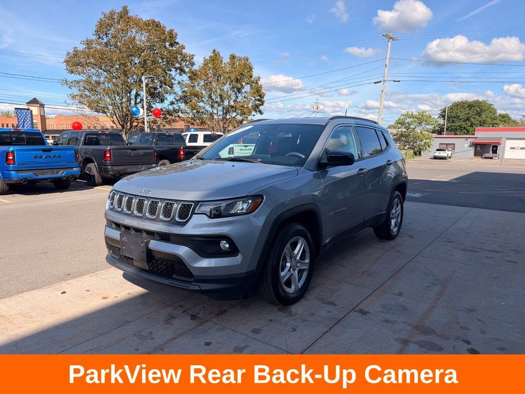 Used 2023 Jeep Compass Latitude w/ Convenience Group AWD/4WD image 9