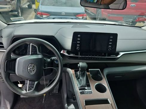 Used 2021 Toyota Sienna LE FWD image 8