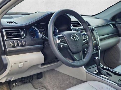 Used 2017 Toyota Camry XLE w/ Moonroof Package FWD image 10