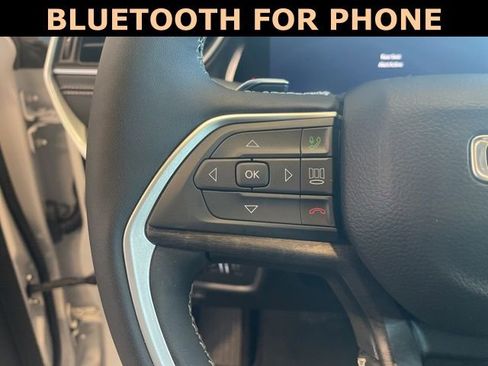 Used 2024 Jeep Grand Cherokee Limited image 16