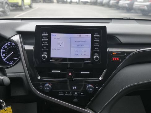 Used 2023 Toyota Camry SE image 16