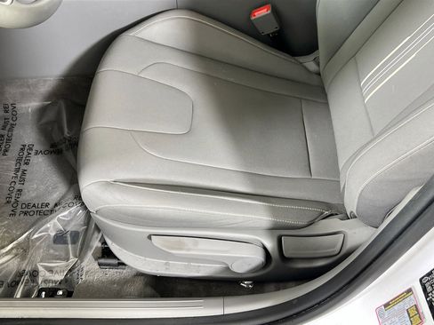 Used 2024 Hyundai Elantra SEL image 19