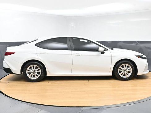 Used 2025 Toyota Camry LE FWD image 8