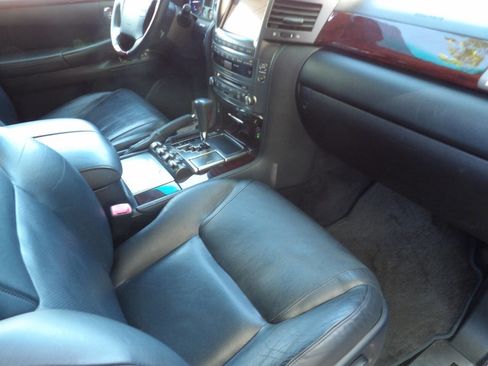 Used 2011 Lexus LX 570 Base AWD 4dr SUV image 30