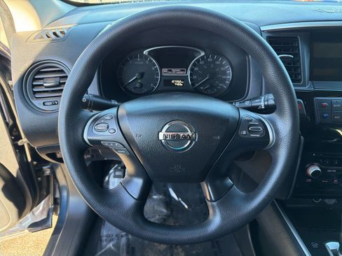 Used 2015 Nissan Pathfinder S image 25
