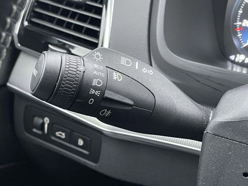 Used 2020 Volvo XC90 T8 R-Design image 13