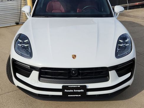 Certified 2025 Porsche Macan image 6