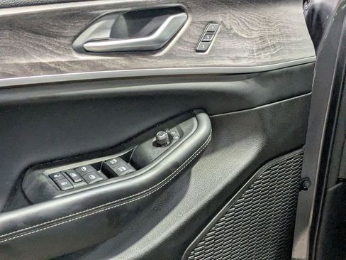 Used 2024 Jeep Grand Cherokee L Limited w/ Luxury Tech Group II image 13