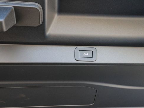 New 2026 Land Rover Range Rover SE image 27