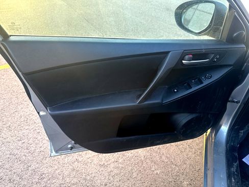 Used 2013 MAZDA MAZDA3 i Touring image 10