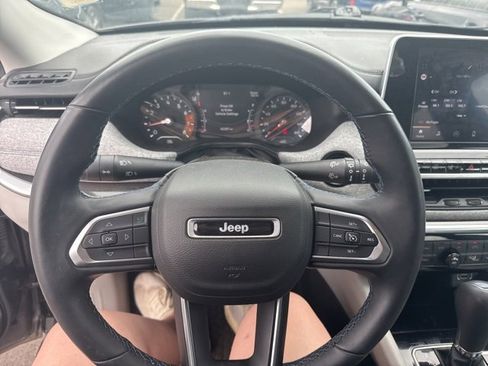 Used 2022 Jeep Compass Latitude w/ Sun and Sound Group image 18