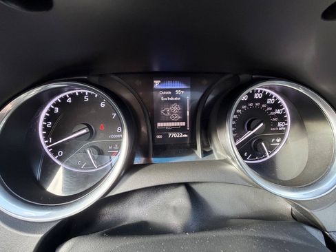 Used 2018 Toyota Camry SE w/ Moonroof Package FWD image 10