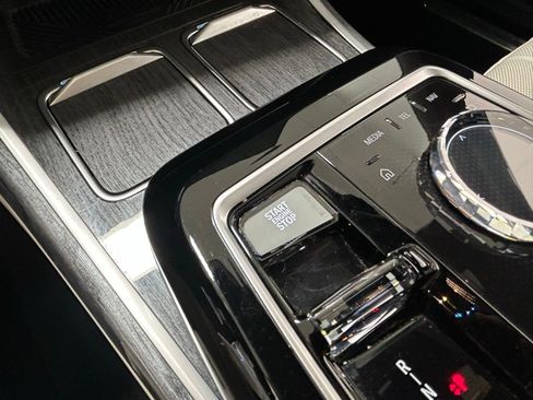 Used 2023 BMW 760i xDrive image 20