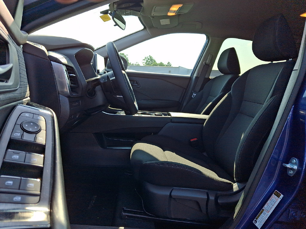 Used 2023 Nissan Rogue S AWD/4WD image 14