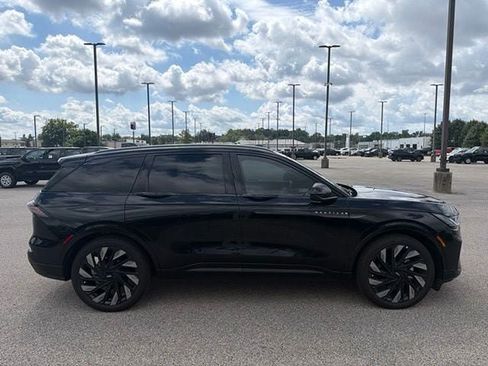 Used 2025 Lincoln Nautilus Reserve AWD/4WD image 12
