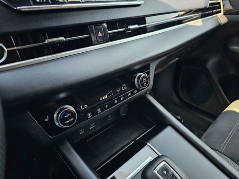 Used 2024 Mitsubishi Outlander SE Black Edition image 34