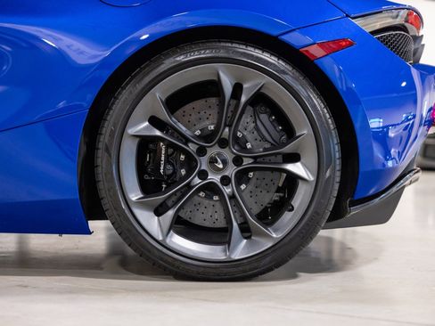 Used 2022 McLaren 720S Spider - AURORA BLUE - LEATHER image 17