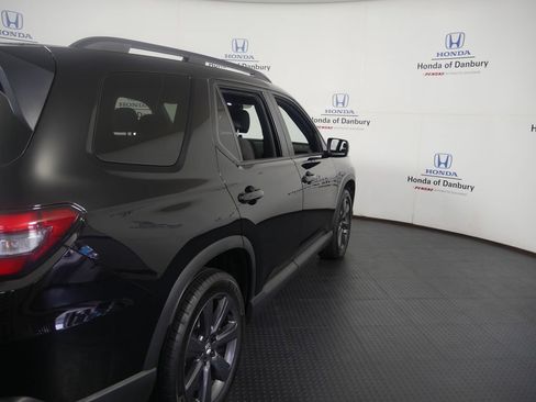 Used 2025 Honda Pilot Sport image 6