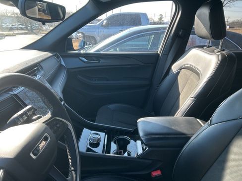 Used 2023 Jeep Grand Cherokee Altitude image 11