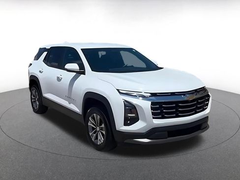 Used 2025 Chevrolet Equinox LT AWD/4WD image 3