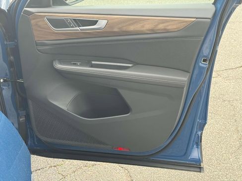 Used 2025 Volkswagen Atlas SE image 18