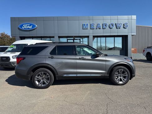 Used 2025 Ford Explorer Active w/ Active Comfort Package image 7