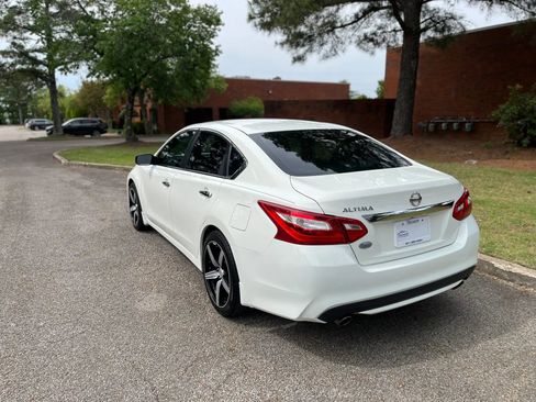 Used 2017 Nissan Altima 2.5 S w/ Power Driver Seat Package FWD image 2