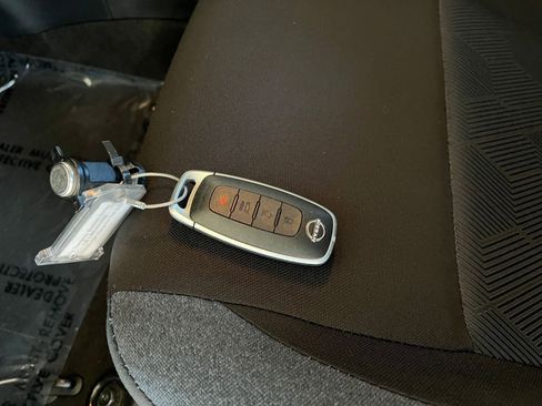 Used 2025 Nissan Versa SV image 21