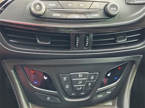 Used 2019 Buick Envision Premium image 25