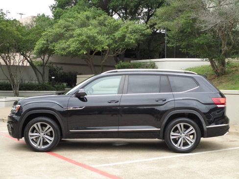 Used 2018 Volkswagen Atlas SE w/ R-Line Package FWD image 2
