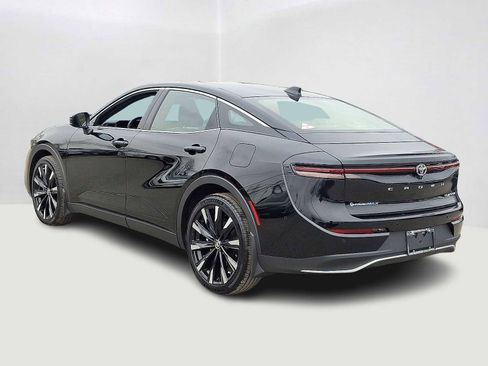 Certified 2025 Toyota Crown Platinum image 9