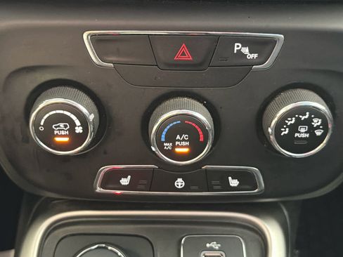 Used 2018 Jeep Compass Latitude w/ Safe & Security Group AWD/4WD image 44