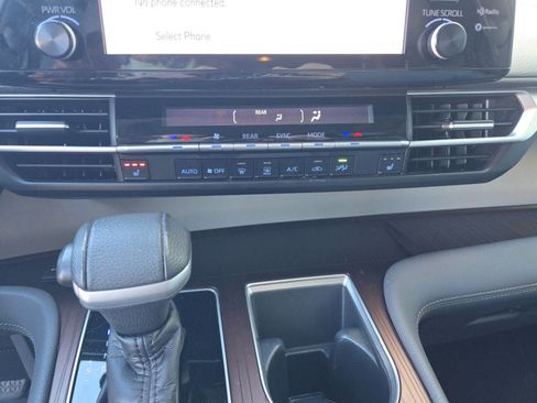 Used 2021 Toyota Sienna XLE image 16