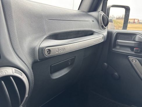 Used 2017 Jeep Wrangler Unlimited Sport image 25