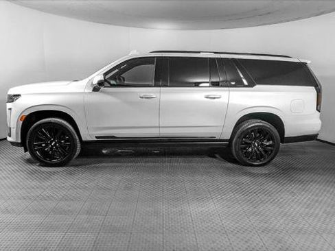 Used 2023 Cadillac Escalade ESV Sport AWD/4WD image 3