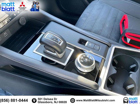 Used 2023 Mitsubishi Outlander SE image 19