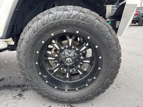 Used 2019 Jeep Wrangler Unlimited Sahara image 9