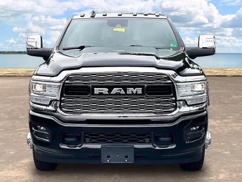 Used 2024 RAM 3500 Limited AWD/4WD image 2