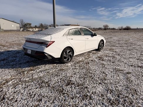Used 2025 Hyundai Elantra SEL image 5