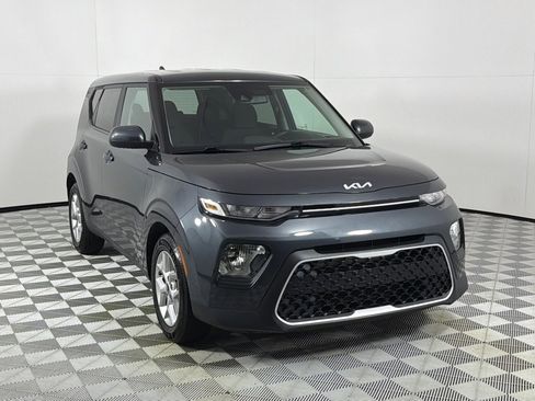 Used 2022 Kia Soul LX w/ Technology Package FWD image 3
