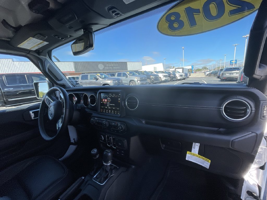 Used 2018 Jeep Wrangler Unlimited Sahara AWD/4WD image 29