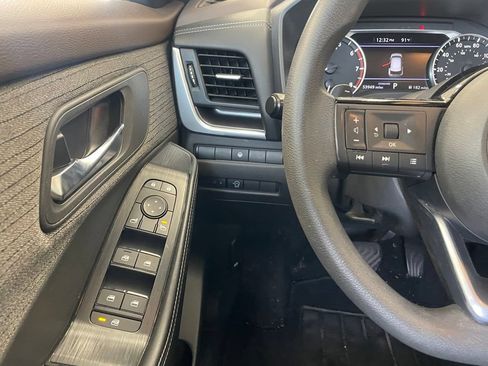 Certified 2023 Nissan Rogue SV FWD image 12