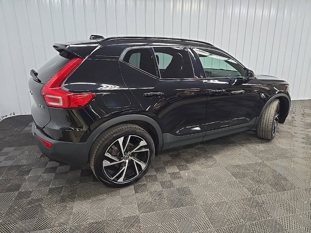 Used 2022 Volvo XC40 T5 R-Design w/ Climate Package AWD/4WD image 3