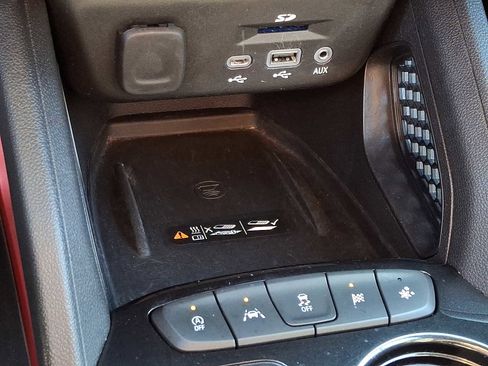 Used 2022 Chevrolet TrailBlazer RS w/ Technology Package image 25