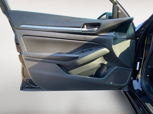 Used 2022 Nissan Altima 2.5 SV image 16