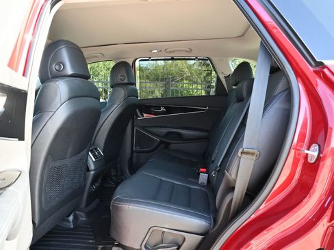 Used 2017 Kia Sorento SX FWD image 19