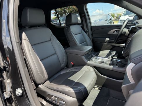 Used 2023 Chevrolet Traverse LT AWD/4WD image 34