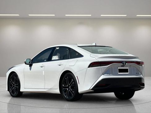 New 2026 Toyota Mirai RWD image 5