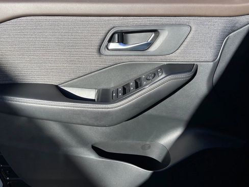 Used 2021 Nissan Rogue SV image 10